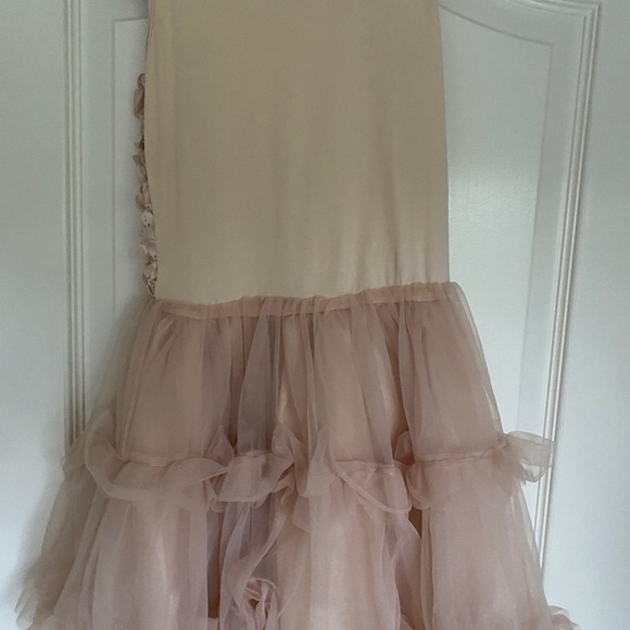 Beautiful dress size 6-7 - Picture 2 of 4